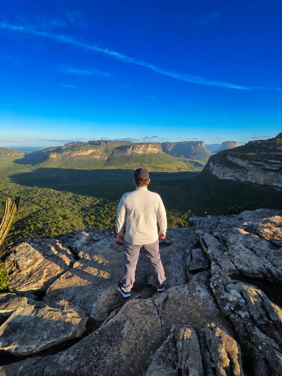 No Morro do Pai Inácio, antes de tentar uma foto sozinho, vale observar se o lugar permite distância, calma e segurança para registrar a cena.